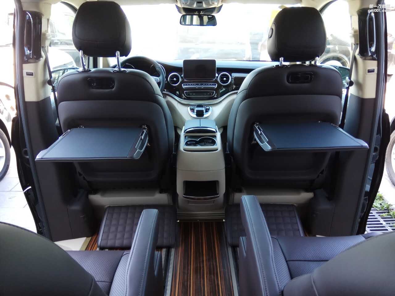 奔馳V260六座商務(wù)車乘坐舒適-西安漢楓