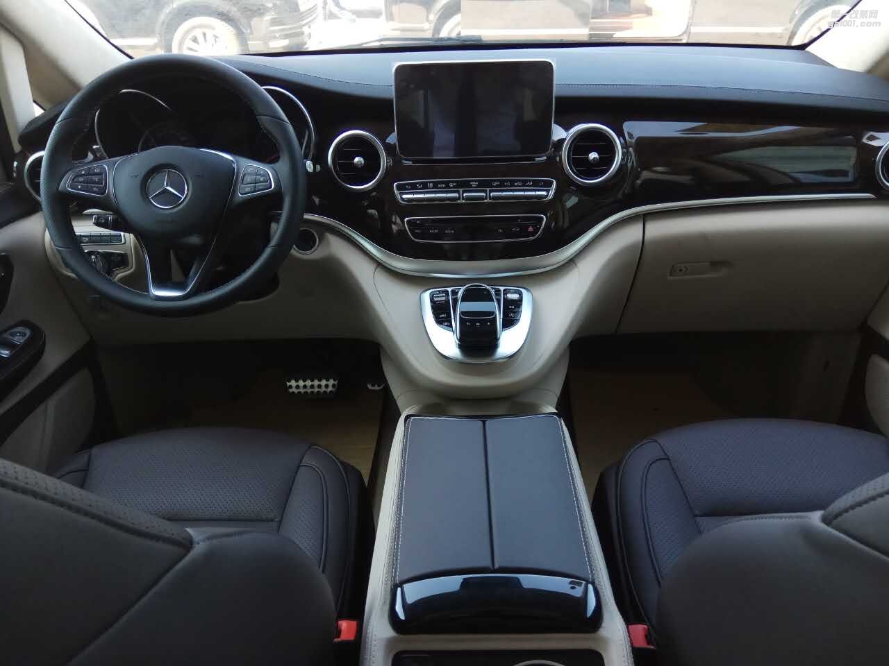 奔馳V260六座商務(wù)車乘坐舒適-西安漢楓