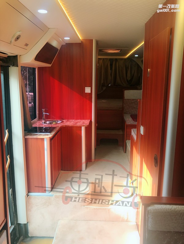 房車內(nèi)飾改裝/鄭州車時尚移動內(nèi)飾改裝案例