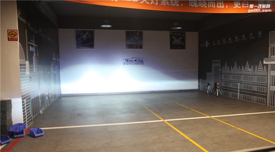 柳州專業(yè)車燈改裝，寶駿E100車燈升級海拉5，天使眼，惡魔眼
