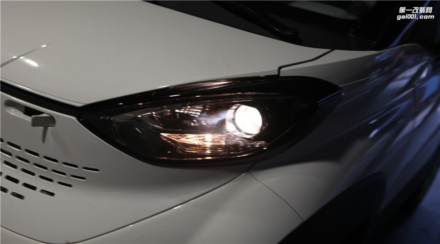 柳州專業(yè)車燈改裝，寶駿E100車燈升級海拉5，天使眼，惡魔眼