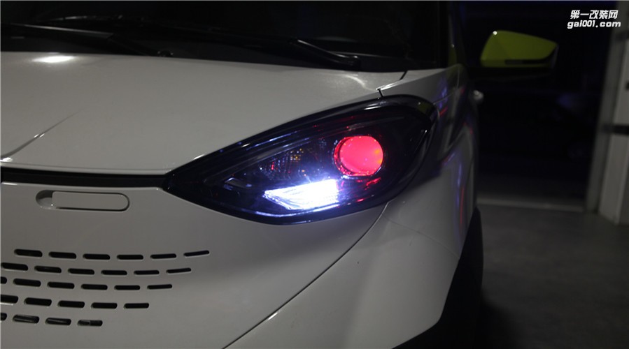 柳州專業(yè)車燈改裝，寶駿E100車燈升級海拉5，天使眼，惡魔眼
