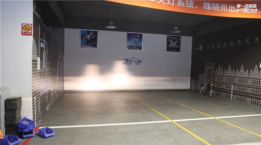 柳州專業(yè)車燈改裝，寶駿E100車燈升級海拉5，天使眼，惡魔眼