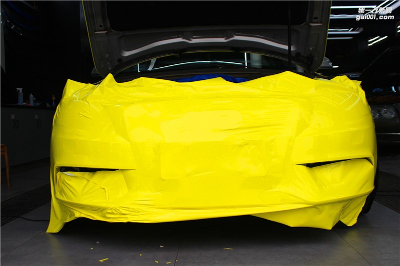 長(zhǎng)沙全車改色貼膜 奧迪A4施工CYS檸檬黃