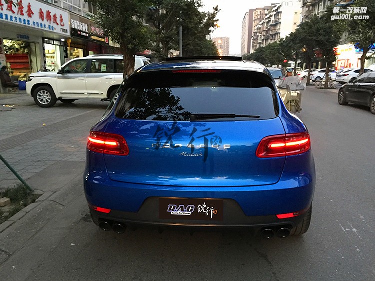 成都銳行保時(shí)捷Macan改裝20寸鍛造輪轂四出鈦黑尾喉