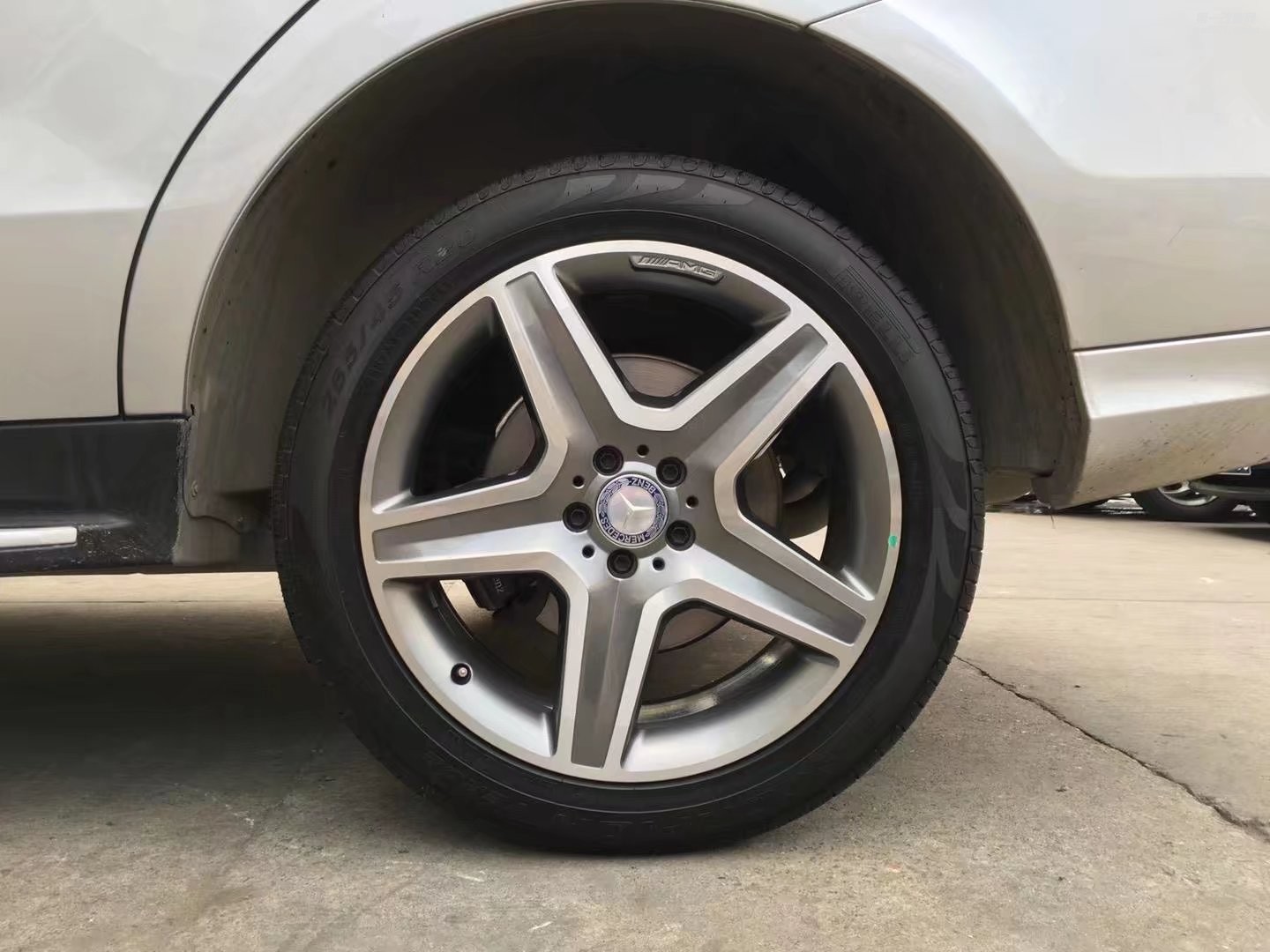 奔馳，換 原裝  20寸  AMG  完工！