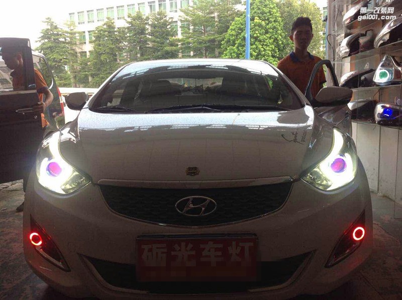 廣州汽車改燈 現(xiàn)代朗動(dòng)大燈改裝海拉5雙光透鏡+天使眼+惡魔眼