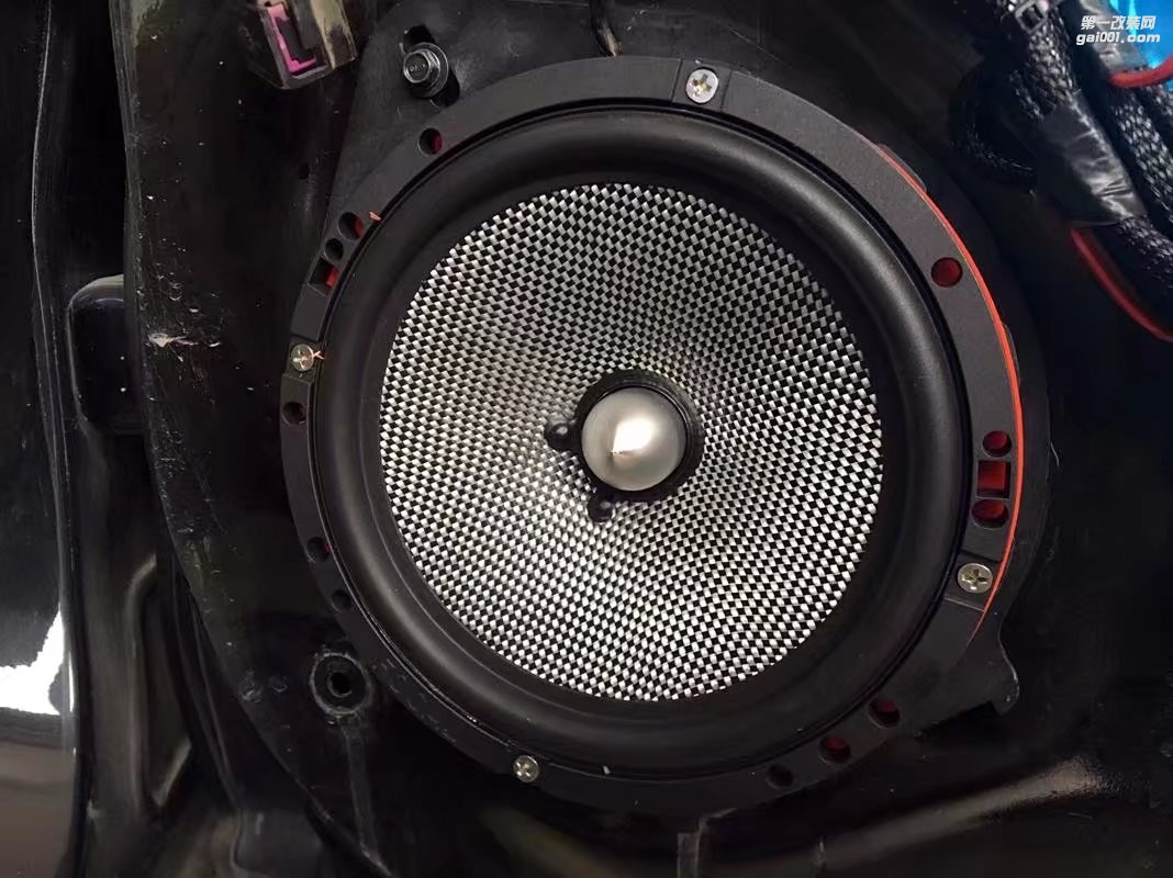 廣西南寧別克君越音響改裝法國(guó)勁浪喇叭+8音度DSP處理器