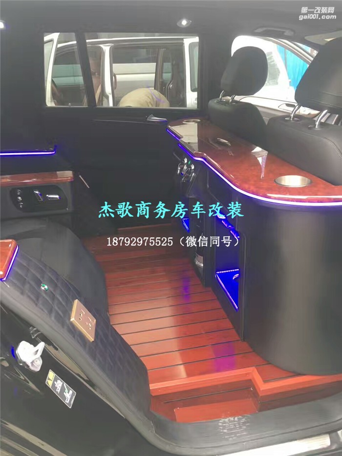 奔馳越野GLS450匠心獨(dú)具四座風(fēng)格，分分鐘鐘體現(xiàn)出貴族的氣息！
