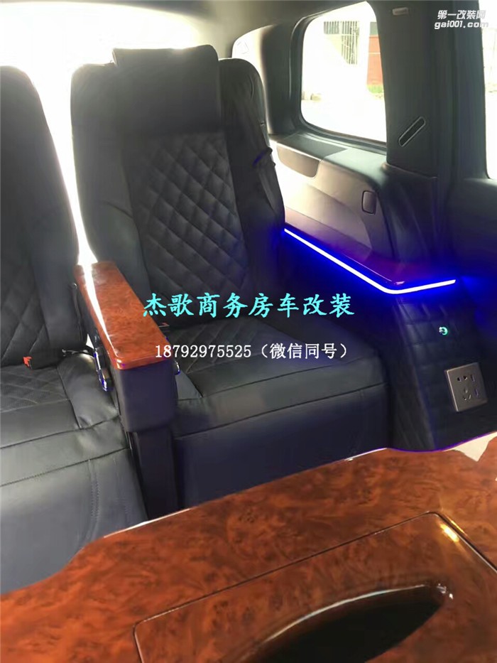 奔馳越野GLS450匠心獨(dú)具四座風(fēng)格，分分鐘鐘體現(xiàn)出貴族的氣息！