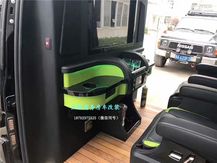 奔馳新威霆私人定制版奢華內(nèi)飾,這樣的商務(wù)風格只屬于你!
