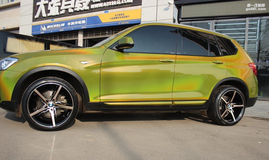 成都靚車(chē)匯青羊店寶馬X3彩虹青檸綠汽車(chē)改色貼膜