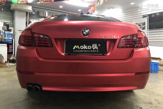 成都靚車匯青羊店寶馬5系綢緞冰紅汽車改色貼膜
