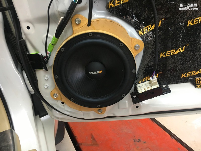 唐山霸道改裝汽車音響，低音足夠才爽