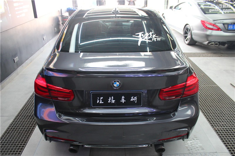 長(zhǎng)沙汽車(chē)改色貼膜改裝實(shí)體店 寶馬3系全車(chē)施工水晶鈦灰