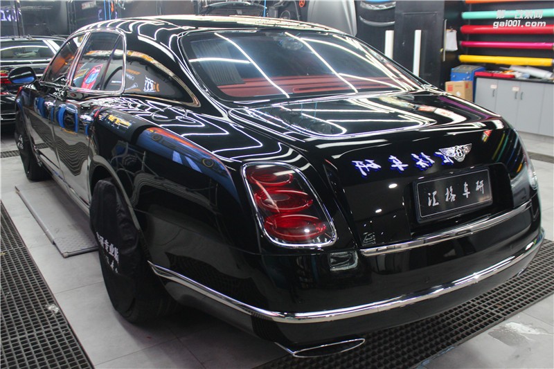 長(zhǎng)沙汽車改色貼膜 賓利慕尚全車施工透明膜 高亮透明膜