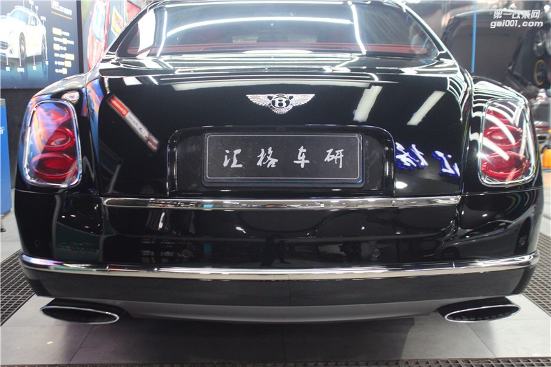 長(zhǎng)沙汽車改色貼膜 賓利慕尚全車施工透明膜 高亮透明膜