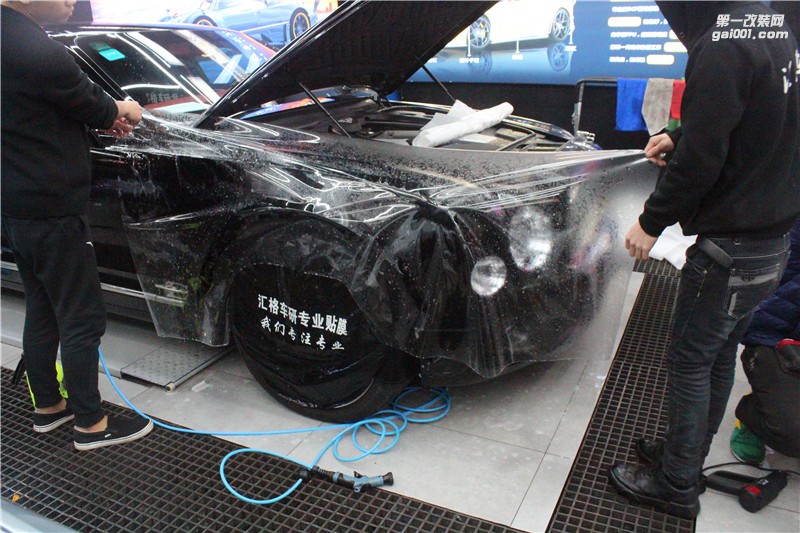 長(zhǎng)沙汽車改色貼膜 賓利慕尚全車施工透明膜 高亮透明膜