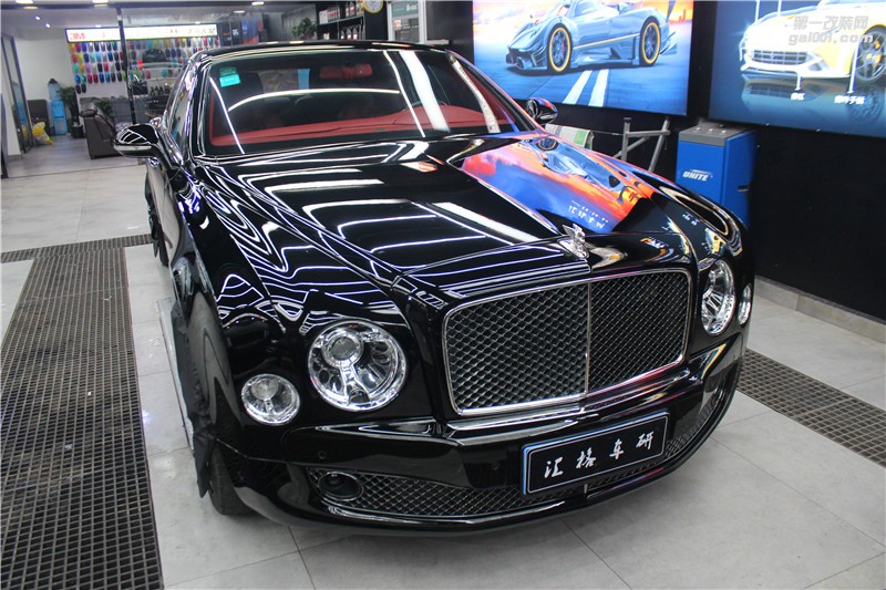 長(zhǎng)沙汽車改色貼膜 賓利慕尚全車施工透明膜 高亮透明膜