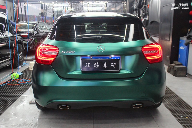 長沙車身改色膜 奔馳A45施工CYS電光祖母綠