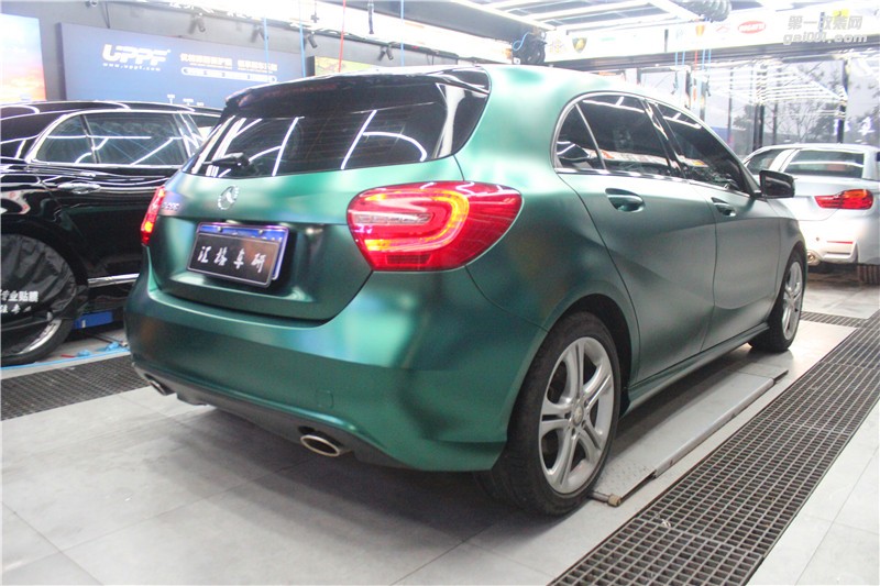 長沙車身改色膜 奔馳A45施工CYS電光祖母綠
