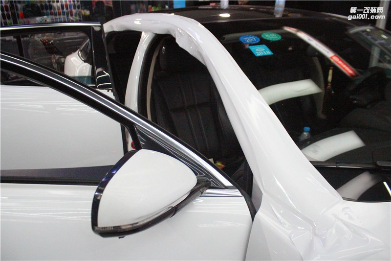 長沙汽車改色貼膜 捷豹XJ施工亮光白