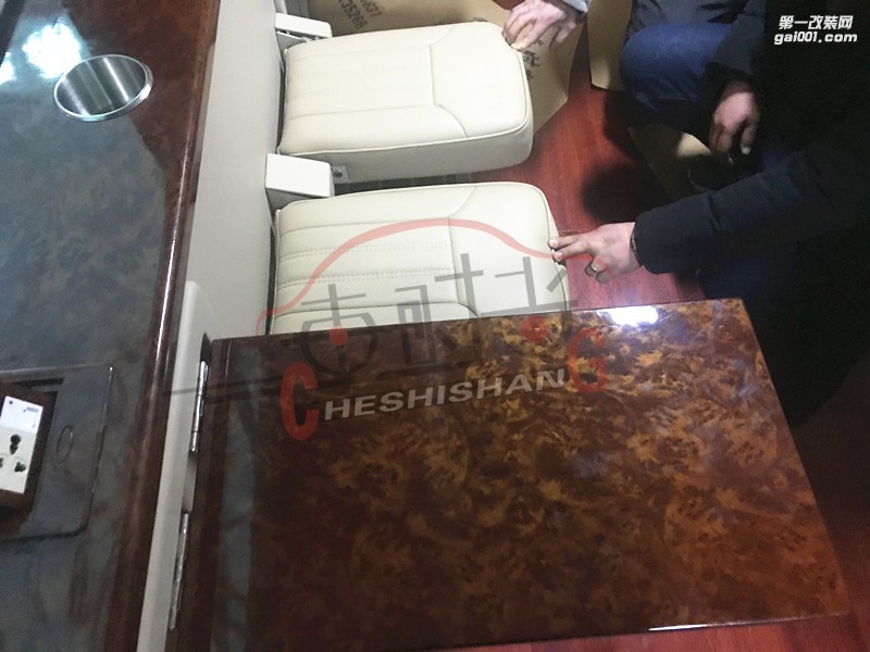 鄭州宇通移動圖書館內(nèi)飾改裝/河南宇通中巴內(nèi)飾改裝案例