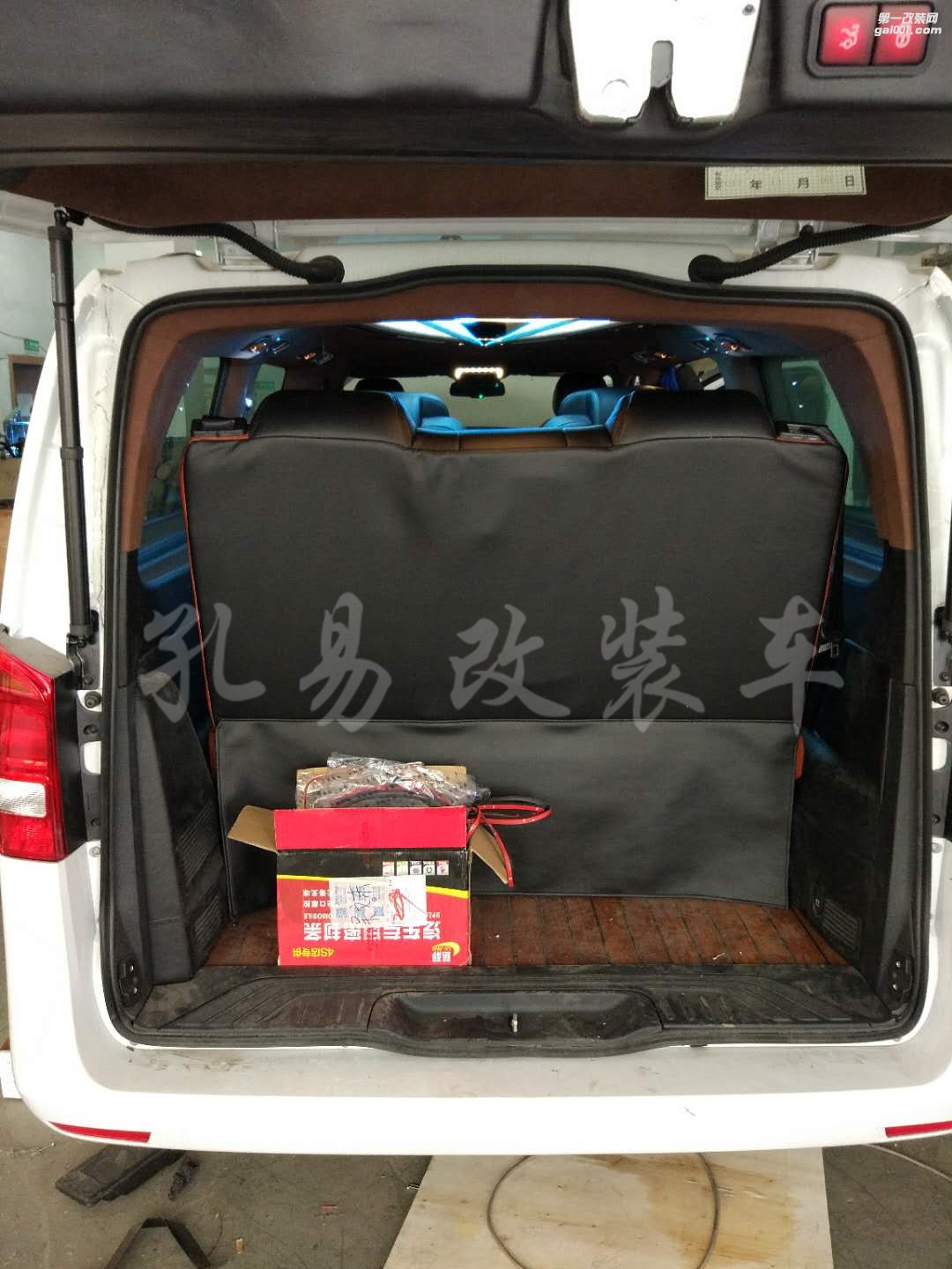 奔馳威霆改裝豪華商務(wù)，改裝航空座椅后大放異彩