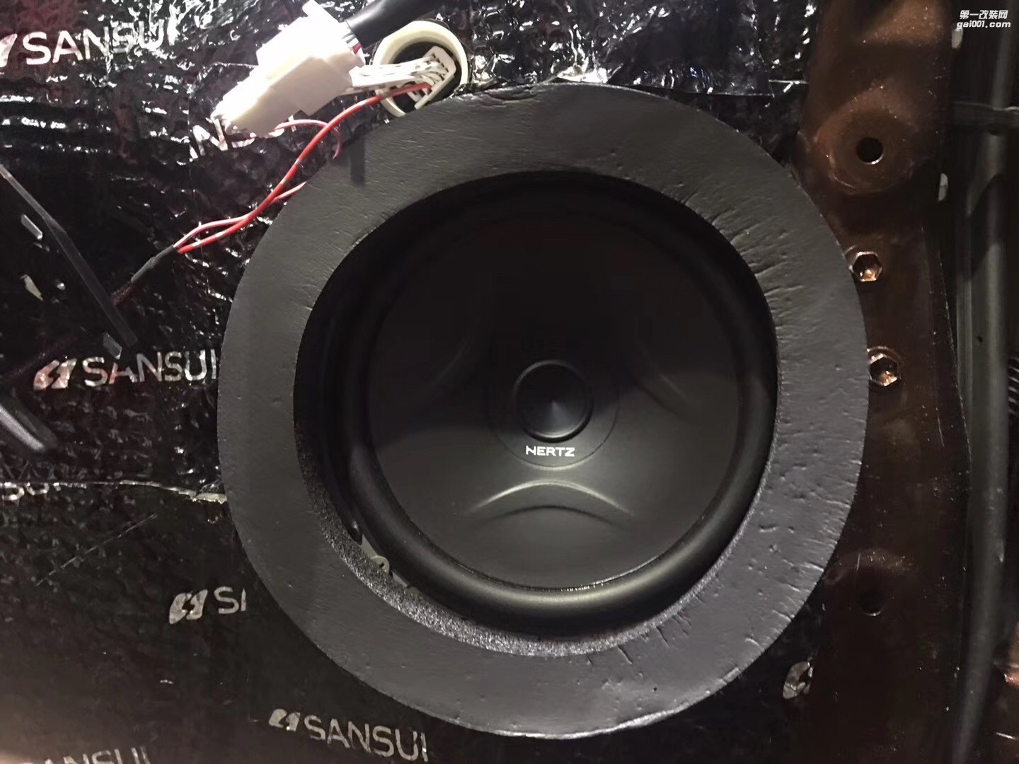 汕頭市星悅汽車音響專業(yè)汽車音響改裝汕頭豐田RAV4升級4門山水隔音汽車音響改裝意大利赫茲ESKF165喇叭