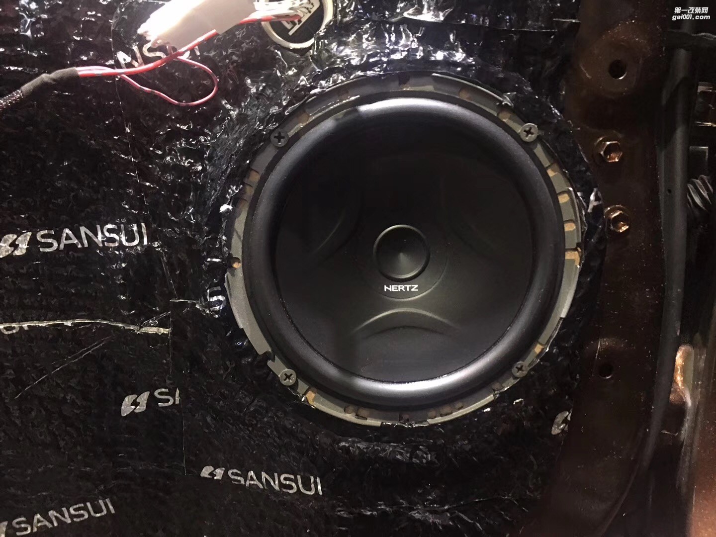 汕頭市星悅汽車音響專業(yè)汽車音響改裝汕頭豐田RAV4升級4門山水隔音汽車音響改裝意大利赫茲ESKF165喇叭