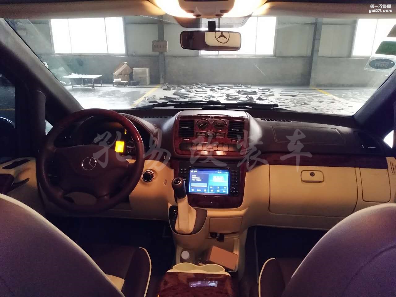 奔馳威霆改出百萬(wàn)級(jí)豪車(chē)范兒，Poss擺的足夠帥！