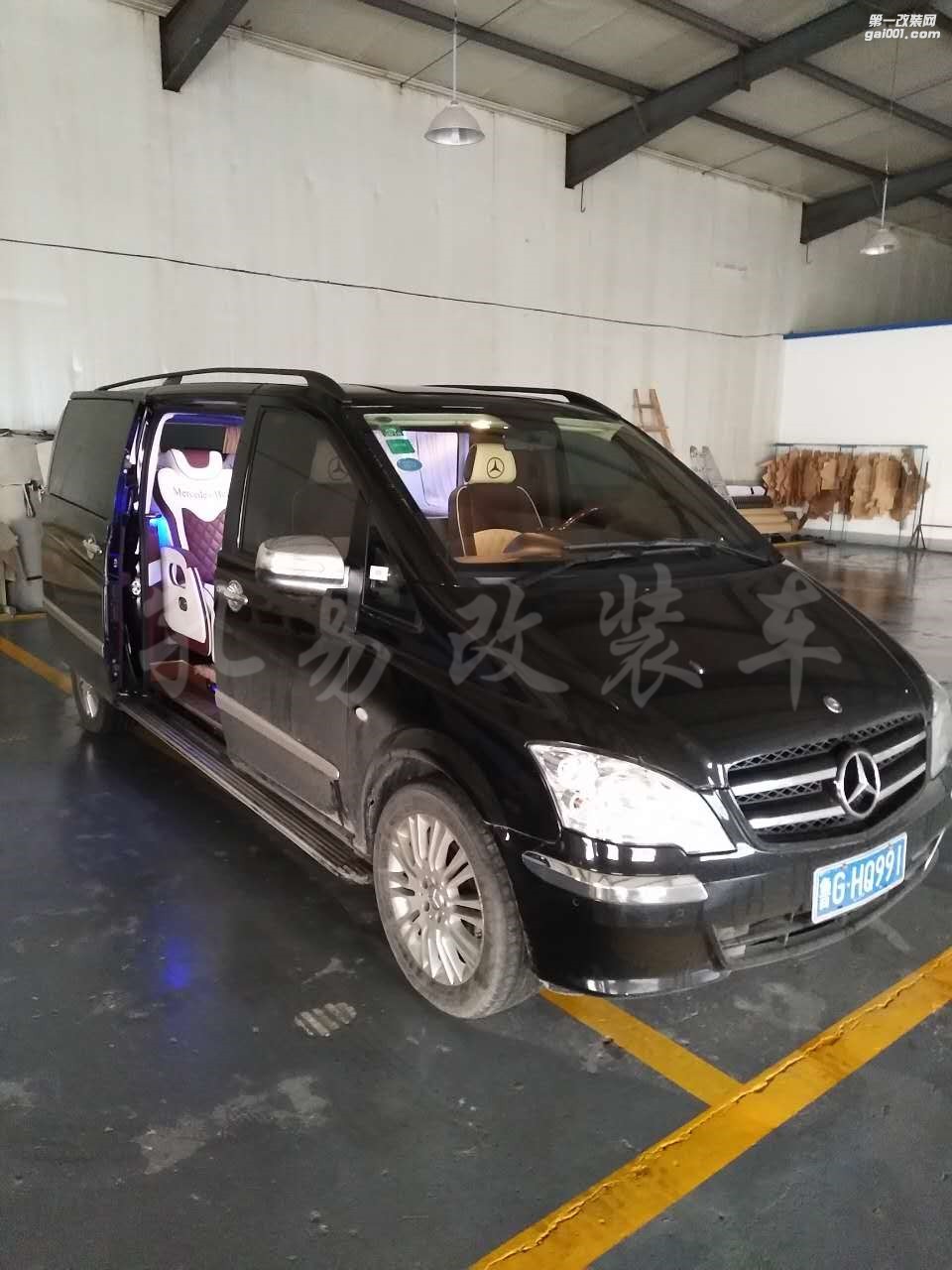 奔馳威霆改出百萬(wàn)級(jí)豪車(chē)范兒，Poss擺的足夠帥！