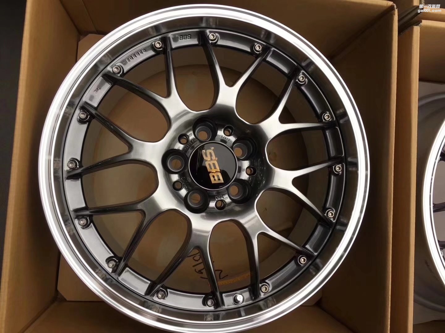 全新現(xiàn)貨，DB色，鍛造BBS RSGT  18寸x8J ET35 5x112  現(xiàn)貨一套！  合裝奧迪a3 a4 a6 奔馳，大眾等！ ????