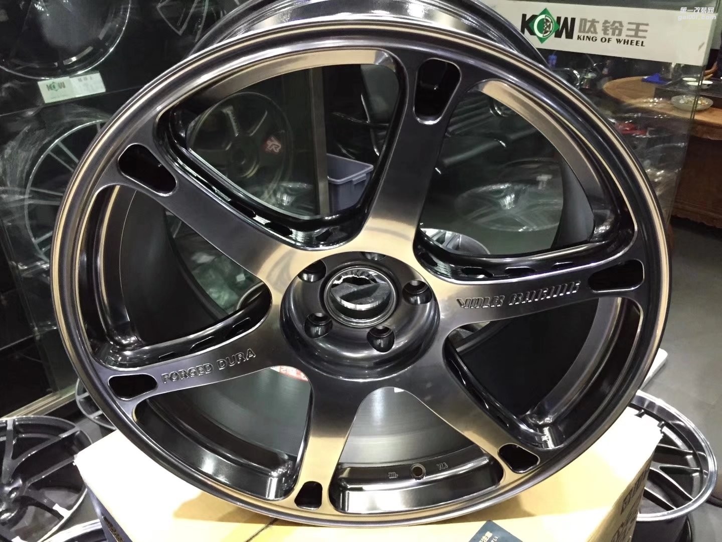 戰(zhàn)神 GTR ，換 RAYS 最新款 TE037 DURA 鏤空款！