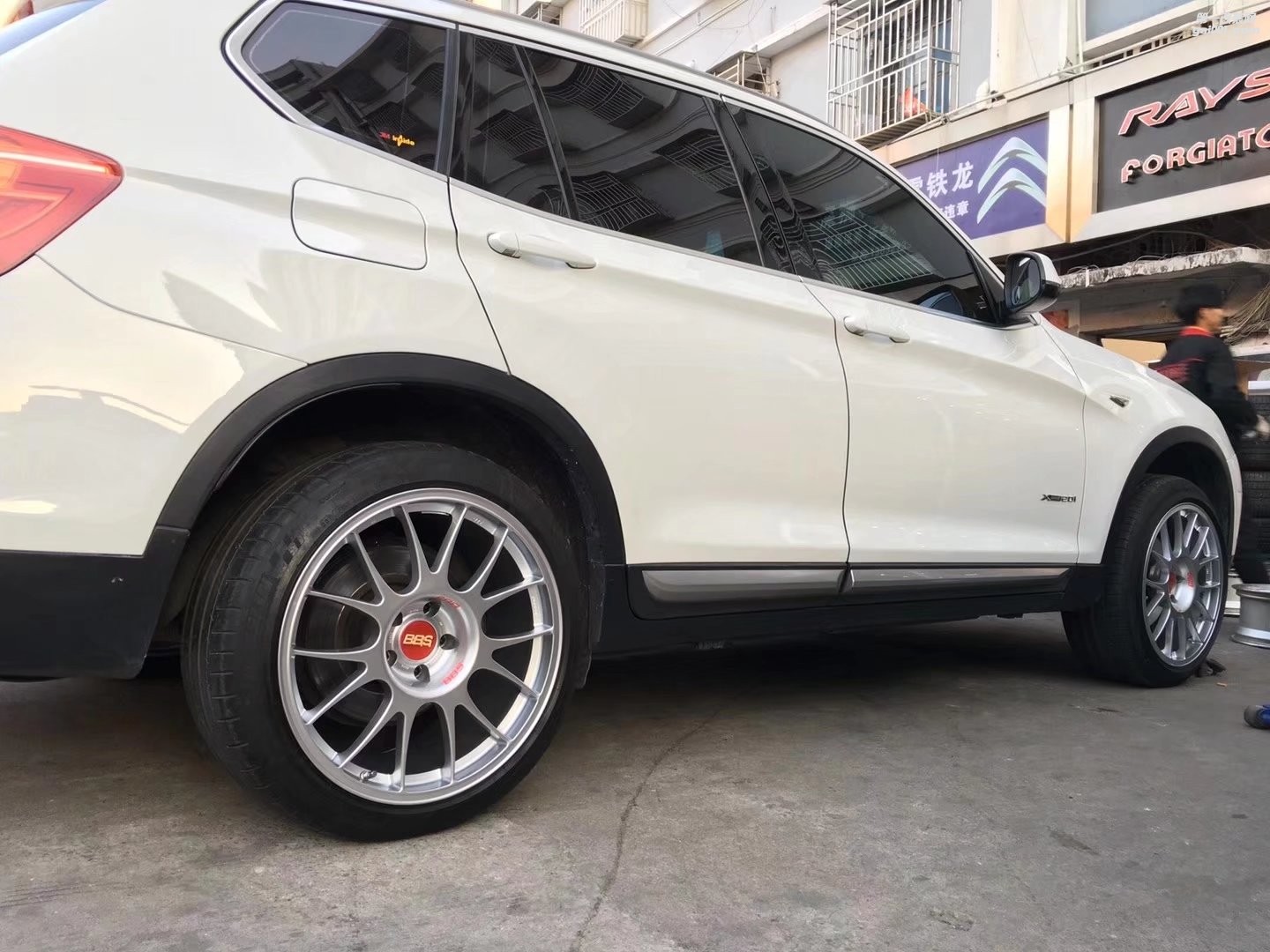 寶馬，換 20寸 BBS RE 完工 ！