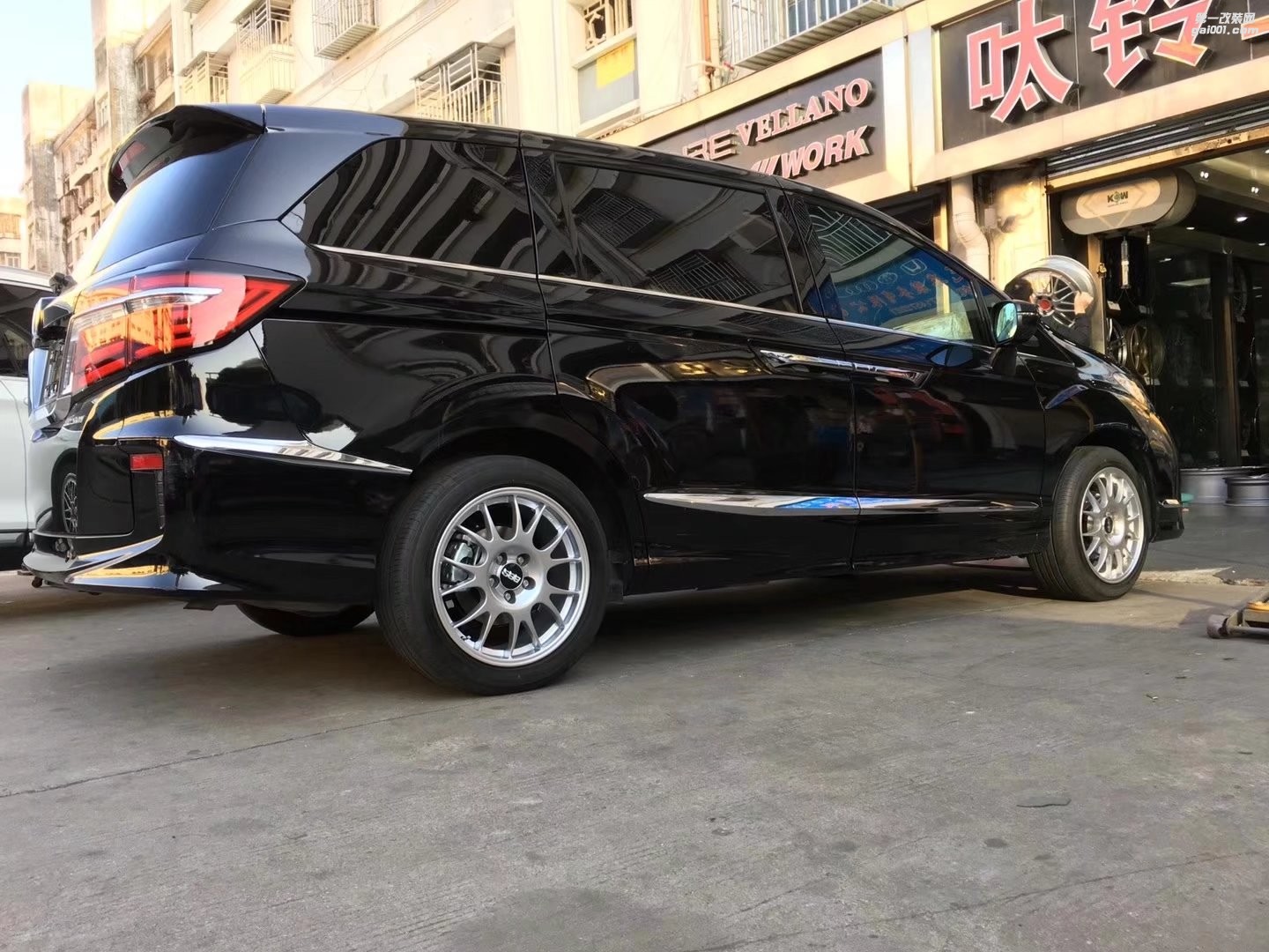 艾力紳 ,換 BBS RE 18寸 完工!