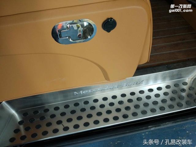 奔馳威霆爆改提車作業(yè)，細節(jié)不容錯過