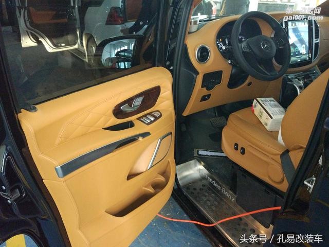 奔馳威霆爆改提車作業(yè)，細節(jié)不容錯過