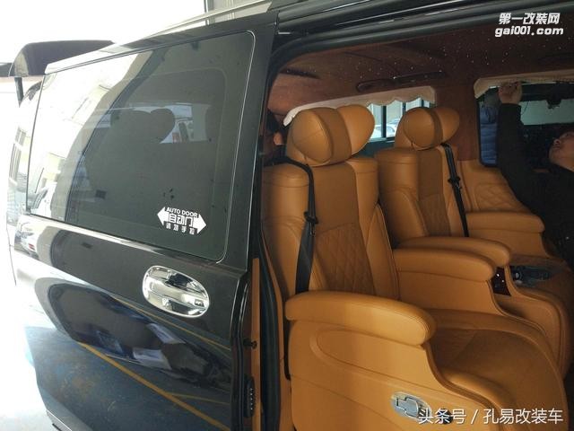 奔馳威霆爆改提車作業(yè)，細節(jié)不容錯過