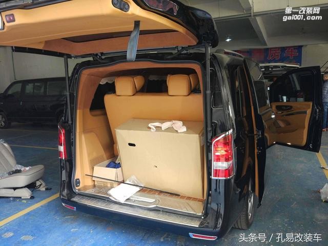 奔馳威霆爆改提車作業(yè)，細節(jié)不容錯過