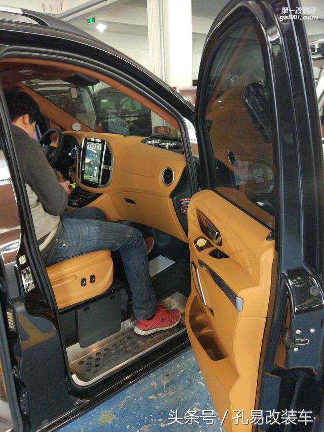 奔馳威霆爆改提車作業(yè)，細節(jié)不容錯過