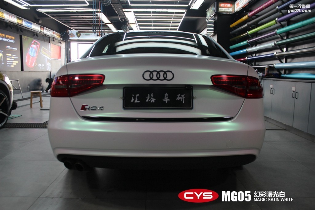 靚車會青羊店奧迪A4幻彩曙光白汽車改色貼膜