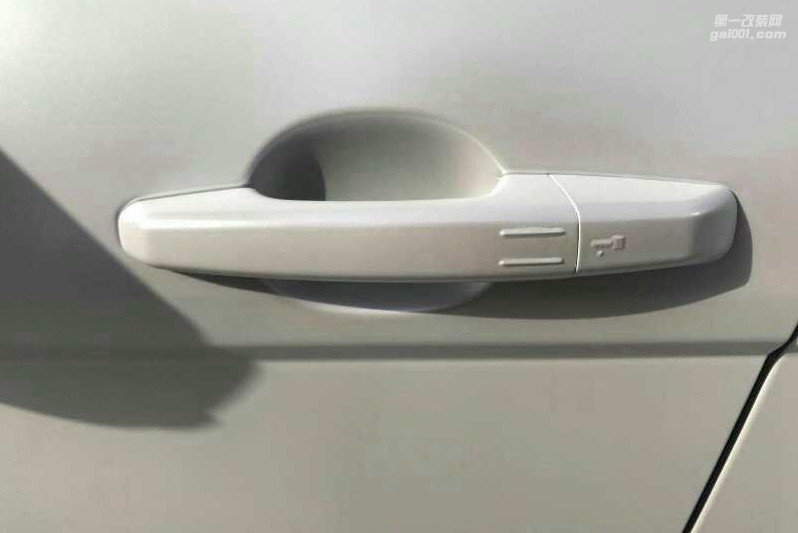 成都靚車匯青羊店路虎極光電光金屬白汽車改色貼膜