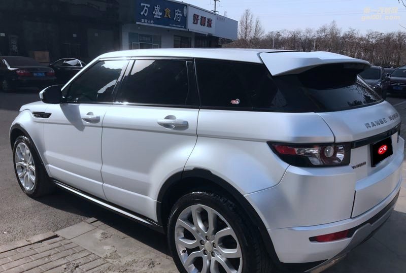 成都靚車匯青羊店路虎極光電光金屬白汽車改色貼膜