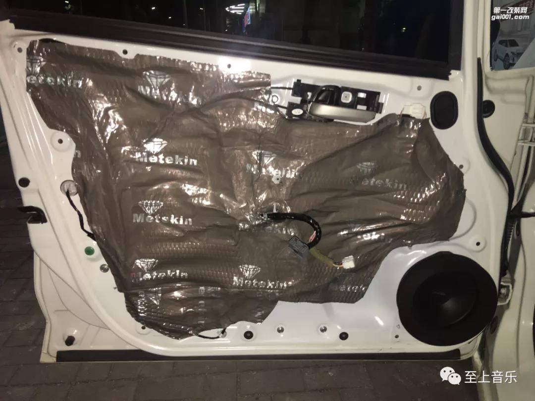 本田飛度提升原車音質(zhì)有一套！清遠(yuǎn)至上音樂汽車音響改裝