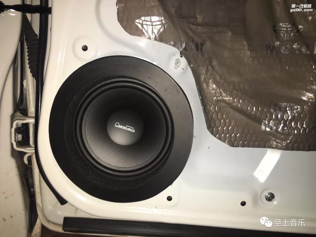 本田飛度提升原車音質(zhì)有一套！清遠(yuǎn)至上音樂汽車音響改裝