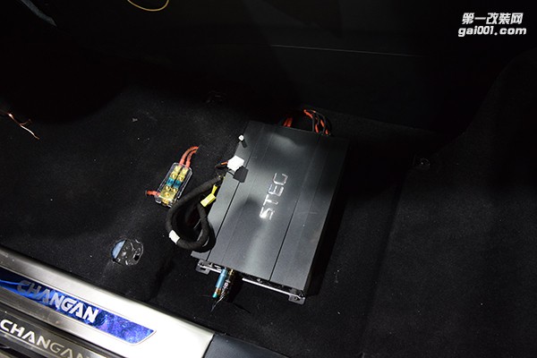 長安CS95音響升級音樂系統(tǒng)AE30中音三分頻