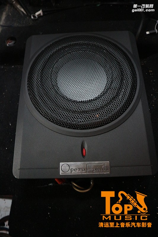 清遠(yuǎn)至上汽車音響改裝豐田RAV4定制音樂——追尋自己內(nèi)心喜愛之音！