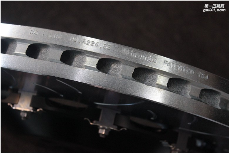 海亞：意大利brembo GTS GT-S M6 M4 競(jìng)技套件 寶馬M2M3M4 奧迪A4A5S5Q5 奧迪S3 大眾7R 等