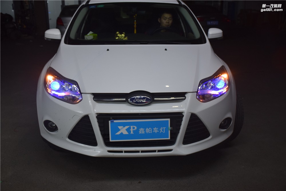 福特福克斯車燈改裝汽車大燈氙氣燈泡 海拉5雙光透鏡 LED日間行車燈四川鑫帕車燈實(shí)體店改裝升級(jí)